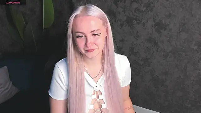 Joyce Howard online show from September 26, 2025, 2:07 am