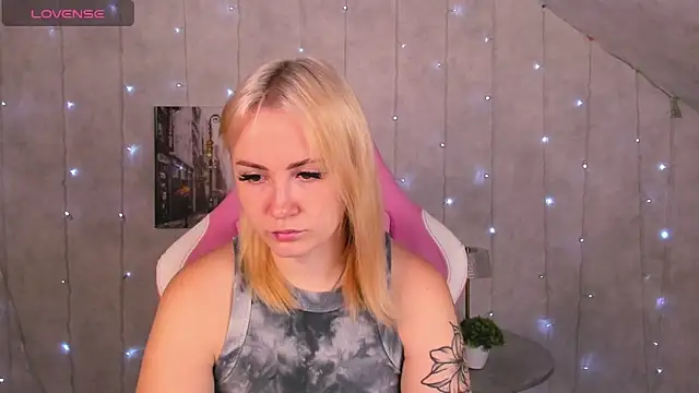 Joyce Howard online show from September 21, 2025, 1:55 am