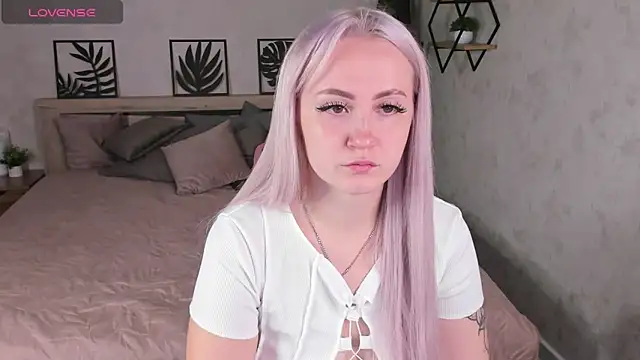 Joyce Howard online show from September 28, 2025, 1:34 am