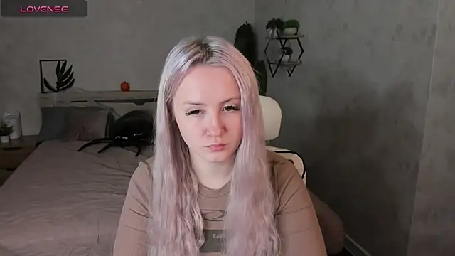 Joyce Howard online show from November 2, 2025, 2:27 am