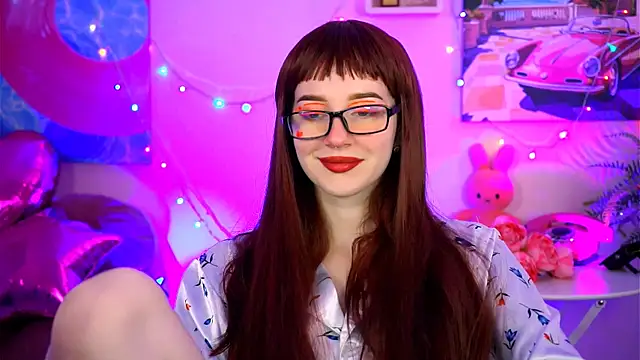 Snapshot of AliceWelch_ chatting on September 10, 2025, 8:24 am AliceWelch online show from September 10, 2025, 8:24 am