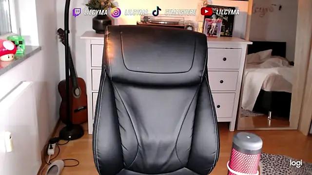 Snapshot of cymaishere chatting on October 16, 2025, 5:21 pm cymaishere online show from October 16, 2025, 5:21 pm