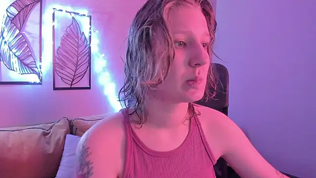 Snapshot of Hailey_Foxy chatting on December 5, 2025, 10:14 am Hailey Foxy online show from December 5, 2025, 10:14 am