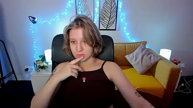 Hailey Foxy online show from October 13, 2025, 8:49 am