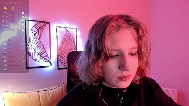 Snapshot of Hailey_Foxy chatting on November 7, 2025, 8:52 am Hailey Foxy online show from November 7, 2025, 8:52 am