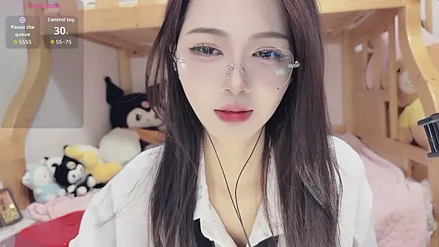 Snapshot of Sue101010 chatting on October 26, 2025, 1:44 pm Sue101010 online show from October 26, 2025, 1:44 pm