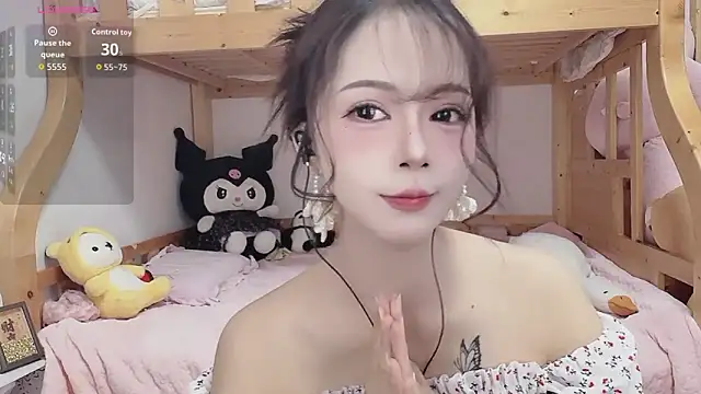 Snapshot of Sue101010 chatting on October 7, 2025, 9:21 am Sue101010 online show from October 7, 2025, 9:21 am