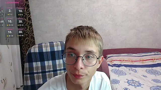 glasses cat online show from September 9, 2025, 2:54 am