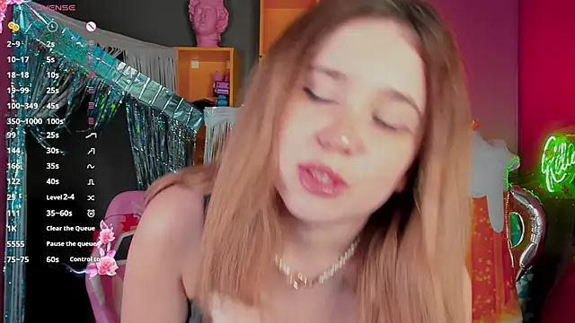 Snapshot of Lina_Glow chatting on September 17, 2025, 6:43 pm Lina Glow online show from September 17, 2025, 6:43 pm