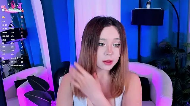 Snapshot of Lina_Glow chatting on October 21, 2025, 6:46 am Lina Glow online show from October 21, 2025, 6:46 am