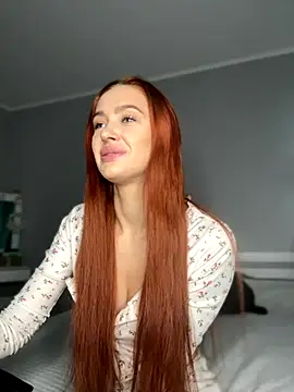 Snapshot of LittleFox___ chatting on October 22, 2025, 6:35 am LittleFox    online show from October 22, 2025, 6:35 am