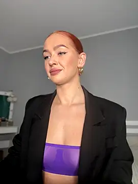 Snapshot of LittleFox___ chatting on October 6, 2025, 7:09 am LittleFox    online show from October 6, 2025, 7:09 am