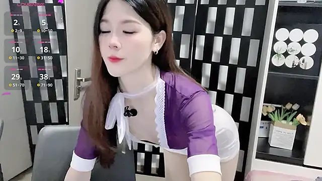 Snapshot of Yueyue-MM chatting on October 1, 2025, 11:19 pm Yueyue-MM online show from October 1, 2025, 11:19 pm