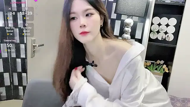 Snapshot of Yueyue-MM chatting on October 11, 2025, 12:11 am Yueyue-MM online show from October 11, 2025, 12:11 am