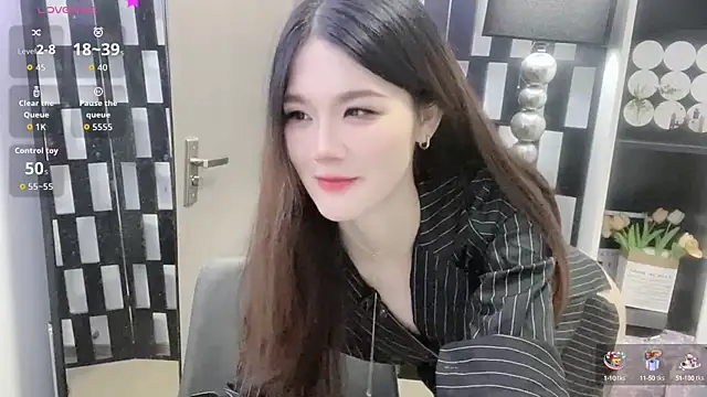 Snapshot of Yueyue-MM chatting on October 8, 2025, 12:01 am Yueyue-MM online show from October 8, 2025, 12:01 am