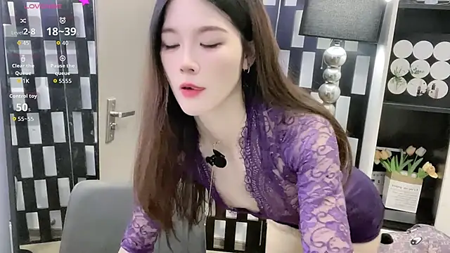 Snapshot of Yueyue-MM chatting on October 6, 2025, 12:23 am Yueyue-MM online show from October 6, 2025, 12:23 am