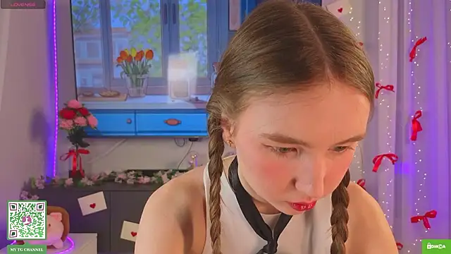 ElfredaTupy online show from March 15, 2026, 7:10 pm