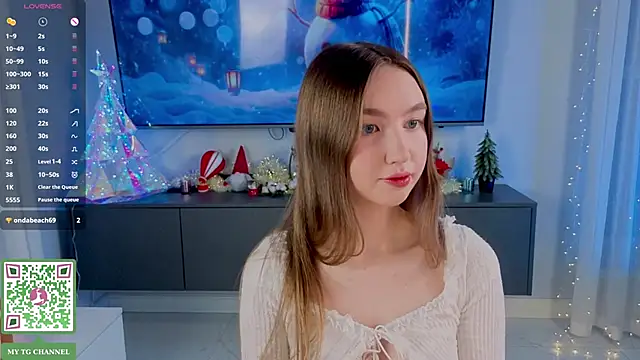 ElfredaTupy online show from February 5, 2026, 7:32 pm