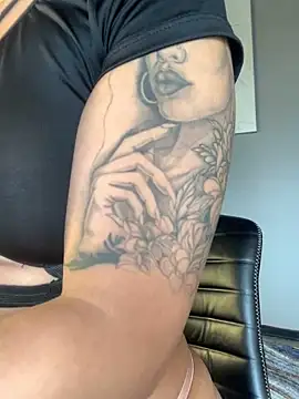 Laila Pink online show from September 26, 2025, 5:53 pm