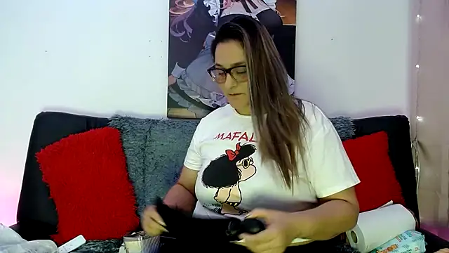 Snapshot of LAHILA_COOPERR chatting on October 14, 2025, 12:50 pm LAHILA COOPERR online show from October 14, 2025, 12:50 pm