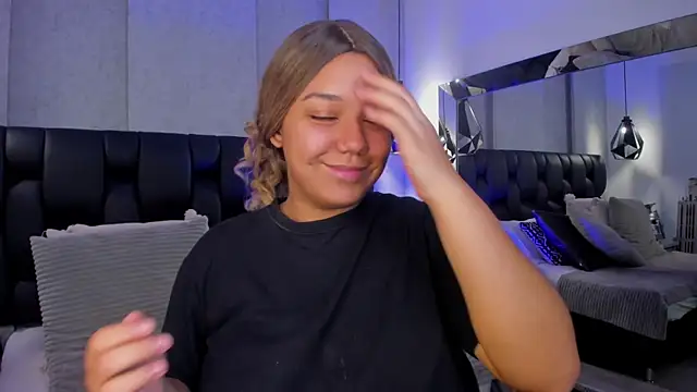 SadieFoster online show from September 25, 2025, 2:12 pm