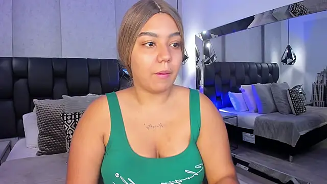 SadieFoster online show from September 23, 2025, 1:07 pm