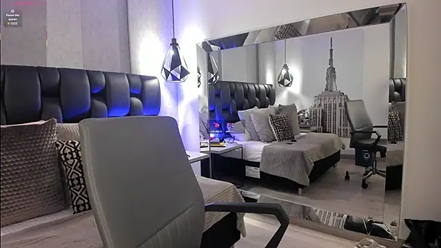 SadieFoster online show from October 1, 2025, 1:37 pm