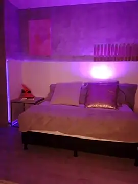 SadieFoster online show from October 28, 2025, 10:25 am