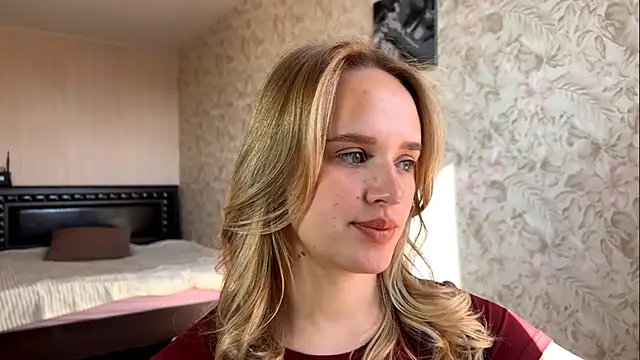 ElisabetLorney online show from September 30, 2025, 7:36 am