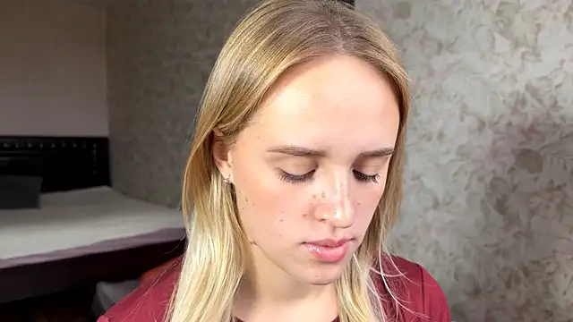 ElisabetLorney online show from October 7, 2025, 7:42 am