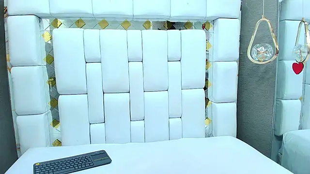 Snapshot of Lily__Rouse__ chatting on September 28, 2025, 2:35 pm Lily Rouse online show from September 28, 2025, 2:35 pm