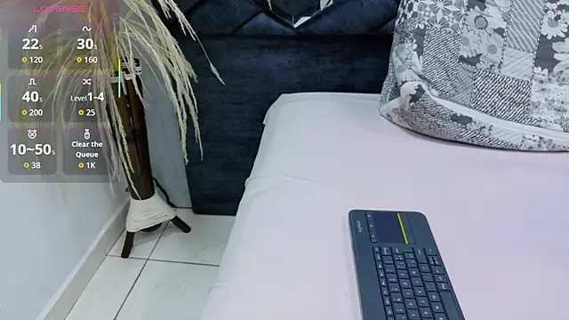 Snapshot of Lily__Rouse__ chatting on October 6, 2025, 2:40 pm Lily Rouse online show from October 6, 2025, 2:40 pm