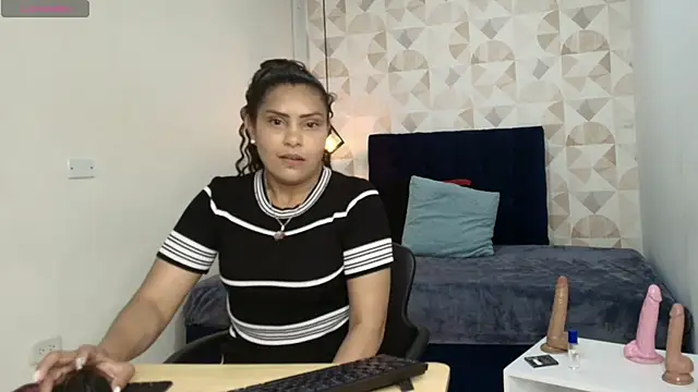 Ivi Rose   online show from September 12, 2025, 7:24 pm