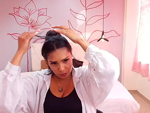 Ivi Rose   online show from September 10, 2025, 9:14 pm
