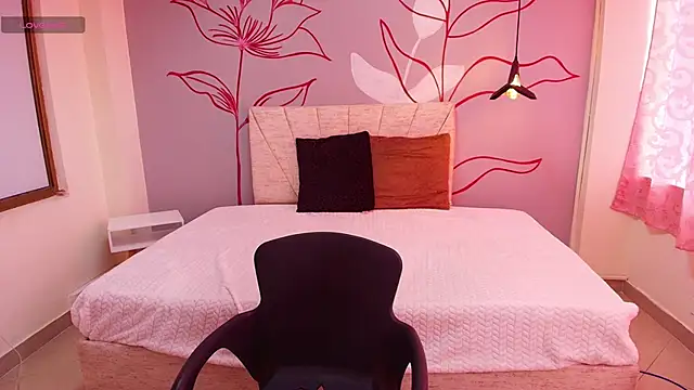 Ivi Rose   online show from September 11, 2025, 7:36 pm