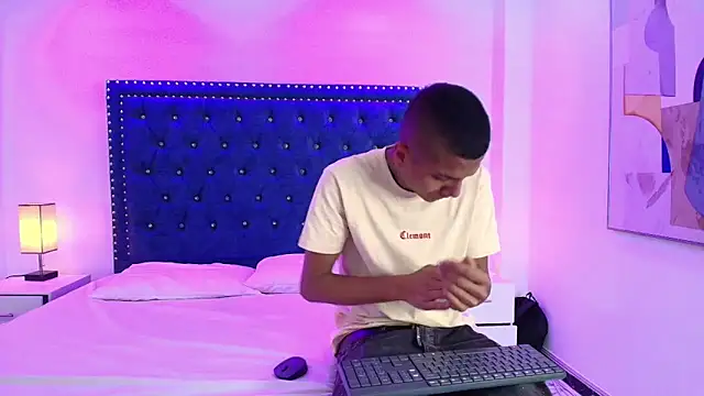 Damian and roxanne online show from December 3, 2025, 12:37 pm