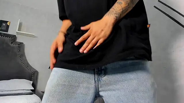 Snapshot of liaamsmiith_ chatting on October 16, 2025, 12:35 pm liaamsmiith online show from October 16, 2025, 12:35 pm