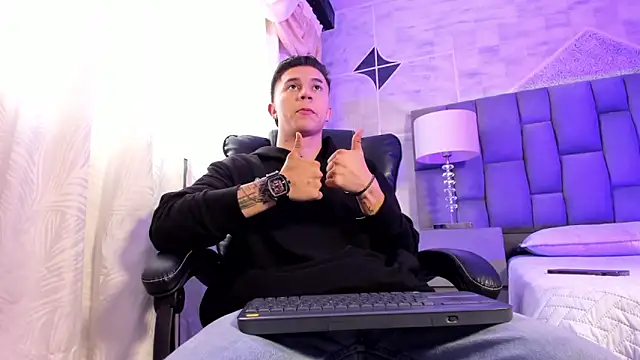 Snapshot of liaamsmiith_ chatting on October 6, 2025, 12:28 pm liaamsmiith online show from October 6, 2025, 12:28 pm