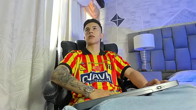 Snapshot of liaamsmiith_ chatting on October 21, 2025, 12:26 pm liaamsmiith online show from October 21, 2025, 12:26 pm