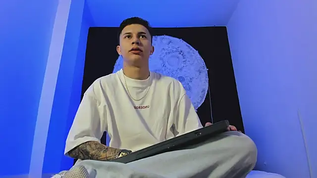 Snapshot of liaamsmiith_ chatting on October 26, 2025, 12:49 pm liaamsmiith online show from October 26, 2025, 12:49 pm