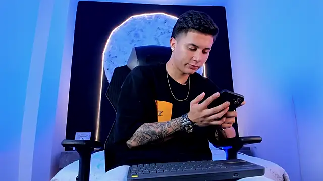 Snapshot of liaamsmiith_ chatting on October 29, 2025, 12:37 pm liaamsmiith online show from October 29, 2025, 12:37 pm