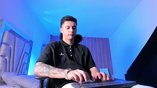 Snapshot of liaamsmiith_ chatting on October 1, 2025, 12:20 pm liaamsmiith online show from October 1, 2025, 12:20 pm