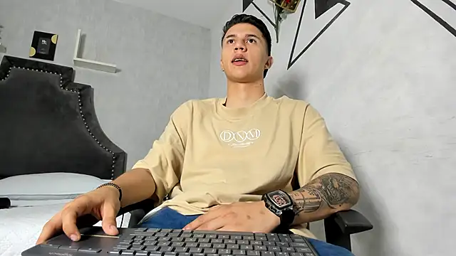 Snapshot of liaamsmiith_ chatting on October 14, 2025, 12:17 pm liaamsmiith online show from October 14, 2025, 12:17 pm