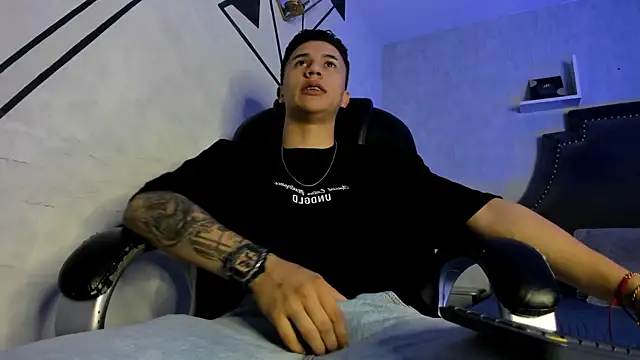 liaamsmiith  online show from December 17, 2025, 12:43 pm