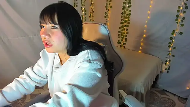 Zulema R1 online show from November 9, 2025, 3:43 am