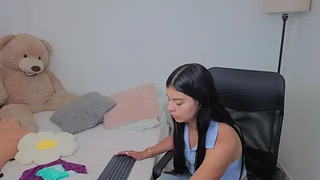 Snapshot of valerihouse chatting on October 4, 2025, 10:44 pm valerihouse online show from October 4, 2025, 10:44 pm