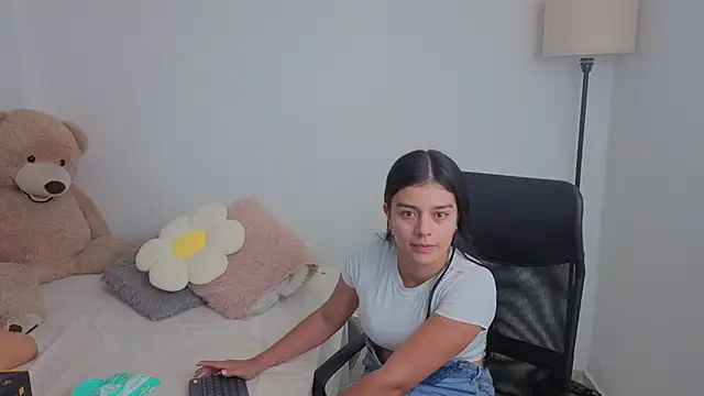 Snapshot of valerihouse chatting on November 2, 2025, 12:37 am valerihouse online show from November 2, 2025, 12:37 am