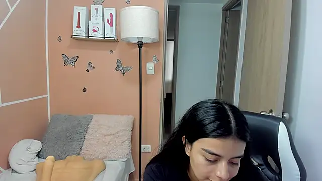 Snapshot of valerihouse chatting on December 14, 2024, 10:28 pm valerihouse online show from December 14, 2024, 10:28 pm