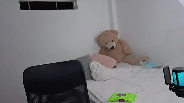 valerihouse online show from March 17, 2026, 1:30 am