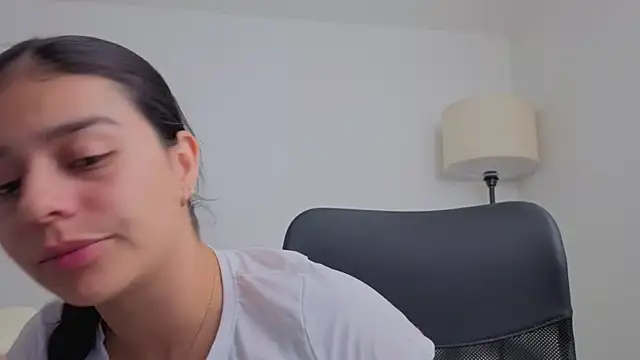 Snapshot of valerihouse chatting on October 1, 2025, 11:52 pm valerihouse online show from October 1, 2025, 11:52 pm